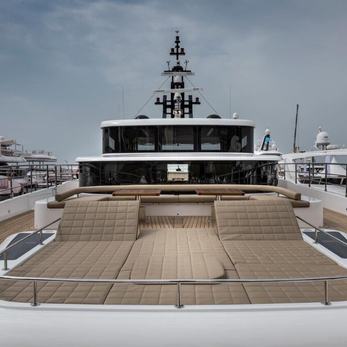 Nahar yacht exterior 2
