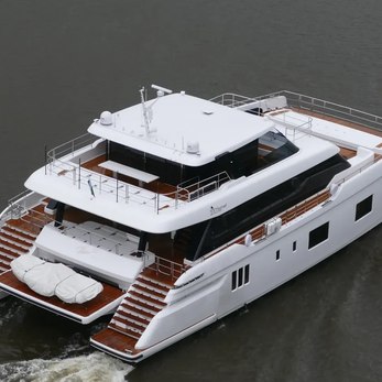 Thea VI yacht exterior 2