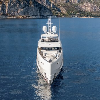 Ela yacht exterior 3