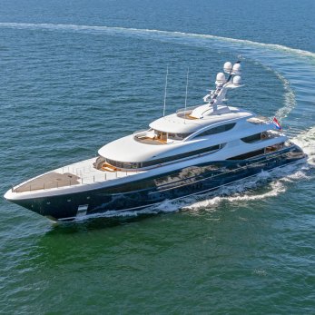 Podium yacht exterior 3