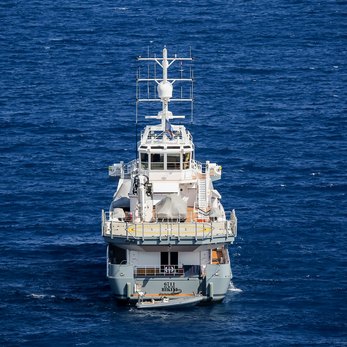 Kalm yacht exterior 5