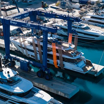 Zoya B yacht exterior 4