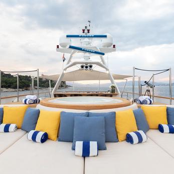 Sanctuary yacht exterior 3
