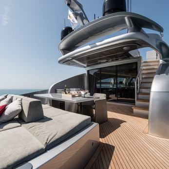 Spectre yacht exterior 3