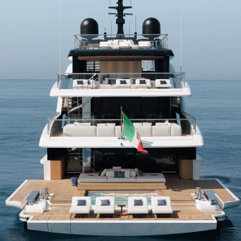 Contigo yacht exterior 5