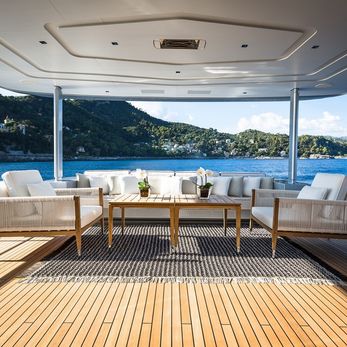 Jetsetter yacht exterior 3