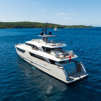 Mouchka yacht exterior 4