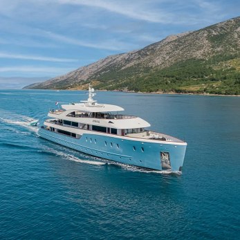 Ohana yacht exterior 2