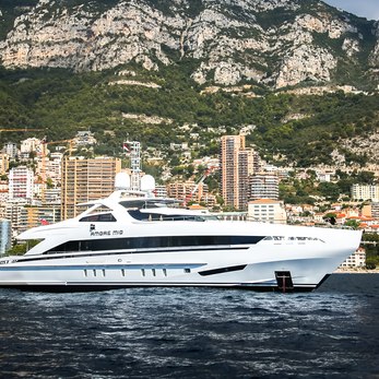 Amore Mio yacht exterior 3