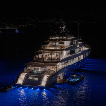 Roe yacht exterior 4