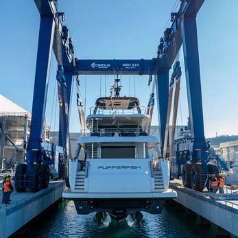 Pufferfish yacht exterior 5