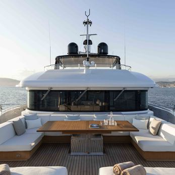 Juno's 7 yacht exterior 2