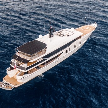 Idol yacht exterior 3