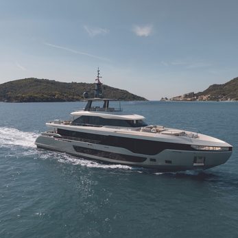 Luz de Mar yacht exterior 4