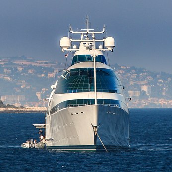 Yas yacht exterior 2