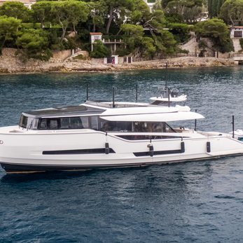 D&B yacht exterior 5