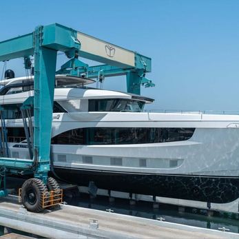 Suzie Q yacht exterior 3