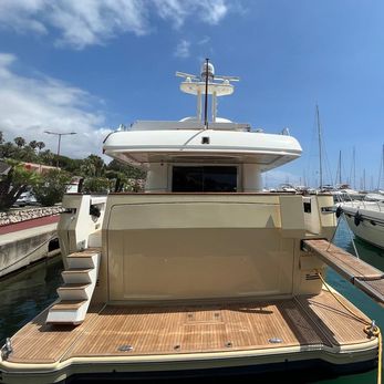 Myeraah yacht exterior 3