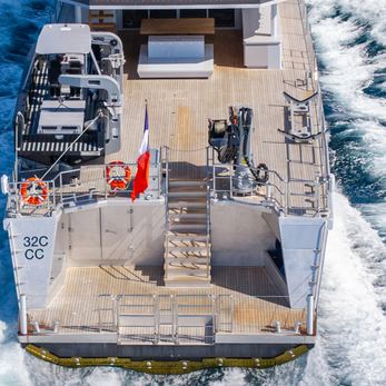Canoa yacht exterior 3