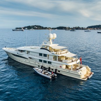 Dojo yacht exterior 3