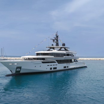 Asante yacht exterior 2