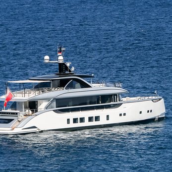 Spring yacht exterior 3