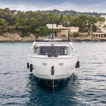 D&B yacht exterior 2