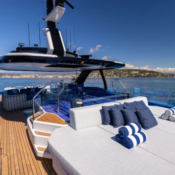 Sui Generis yacht exterior 2