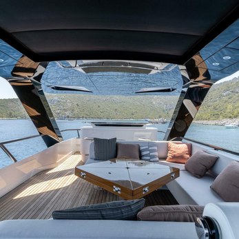 Edge yacht interior 3