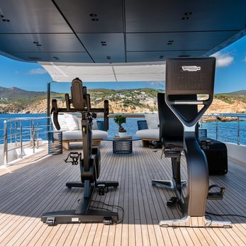 AV1 yacht exterior 3