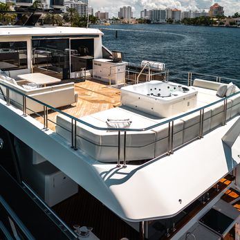 Chaos yacht exterior 3