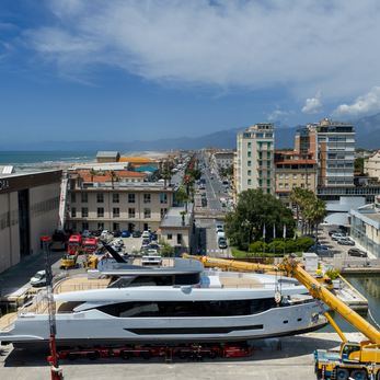 Ad Maiora yacht exterior 5