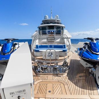 Ostara yacht exterior 2