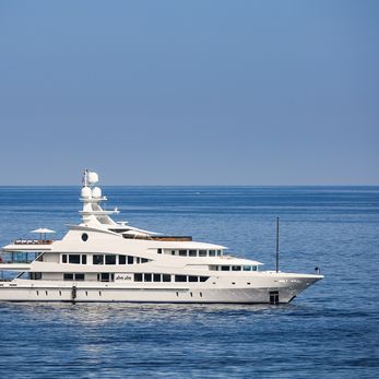 Lucky Lady yacht exterior 2