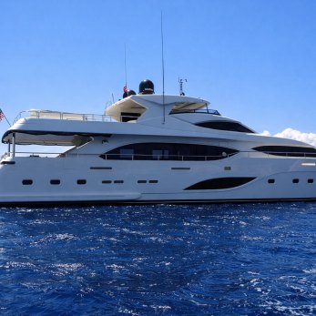 Y yacht exterior 4