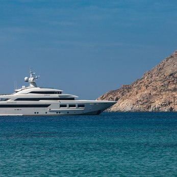 Saramour yacht exterior 4