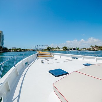 No Boundaries yacht exterior 2