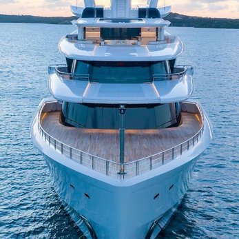 Artefact yacht exterior 2