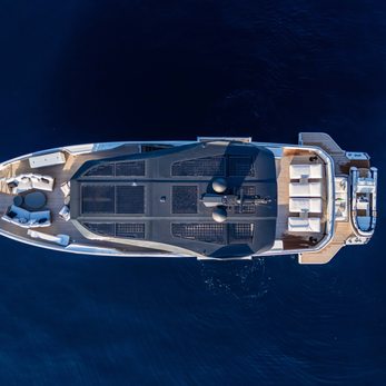 Daria yacht exterior 3