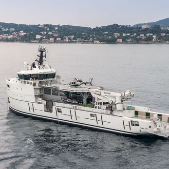 Wingman yacht exterior 4