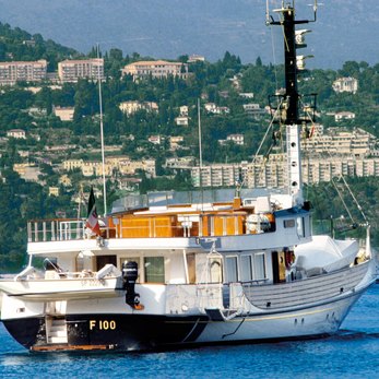 F-100 yacht exterior 6