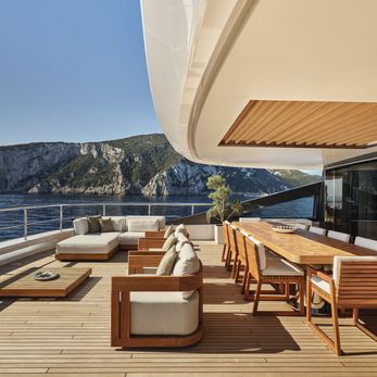 Dagger yacht exterior 3
