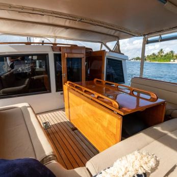 Mustang yacht interior 3