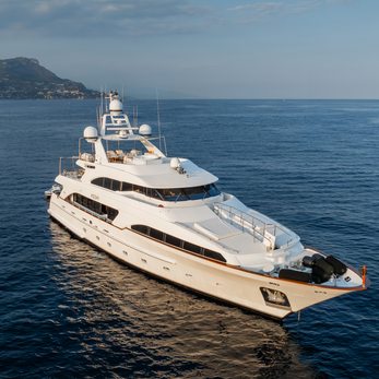 Hoshi yacht exterior 2