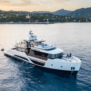 H2O yacht exterior 3