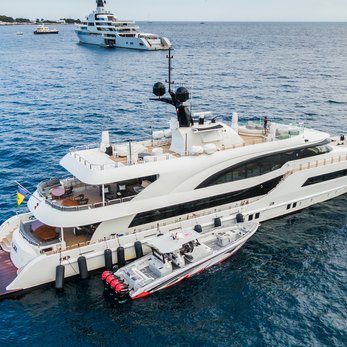 Hallo yacht exterior 3