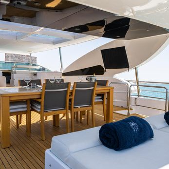 Last Man Standing yacht interior 3