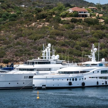 Madame Kate yacht exterior 2