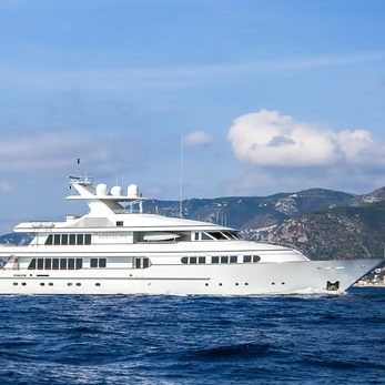 Hercules yacht exterior 3