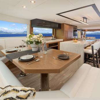 Horizon V77s / 13 yacht interior 5
